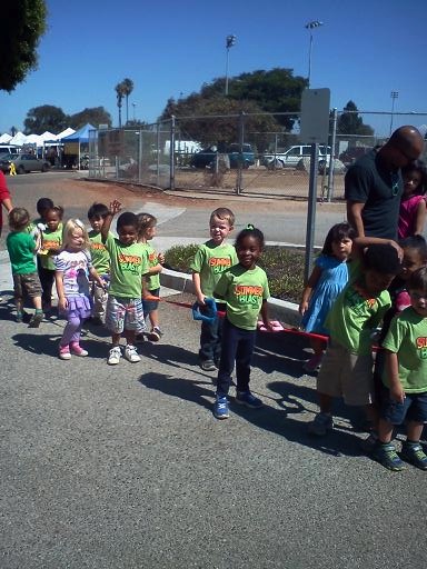 kids at farmers market1.jpg